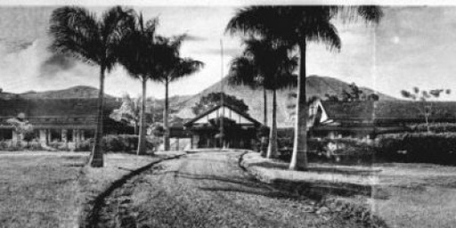 COLLECTIE_TROPENMUSEUM_Exterieur_van_het_sanatorium_van_Tjisaroea_ten_noorden_van_Bandoeng._TMnr_60012983-400x200-1-400x200