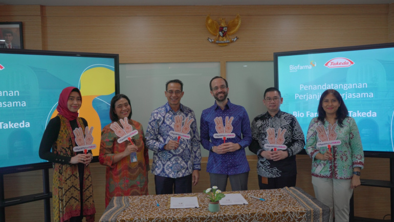 1. Siaran Pers Bersama - Bio Farma dan Takeda Tandatangani Kemitraan Strategis Untuk Melawan Demam Berdarah Dengue