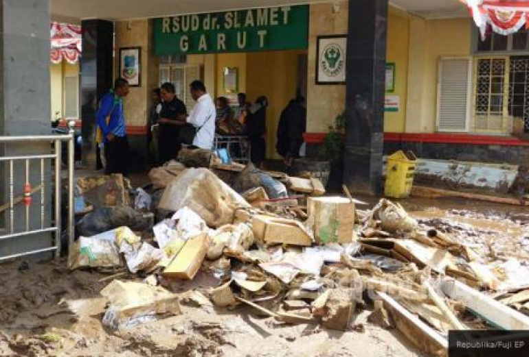 Bio Farma Berikan Layanan Kesehatan Gratis Korban Banjir Garut