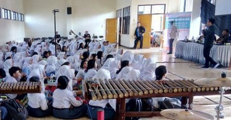 Bio Farma Tularkan Ilmu Tata Kelola Keuangan Ke Siswa SMKN 1 Bandung