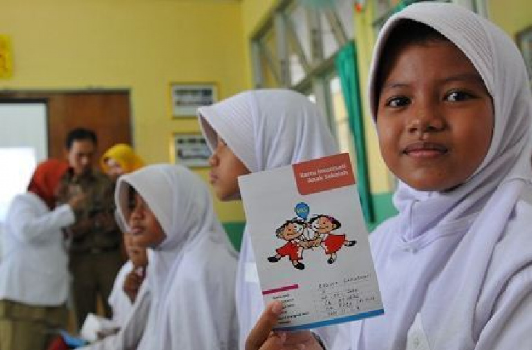 Cegah Kanker Serviks Bio Farma Pasok Vaksin HPV Untuk 75 000 Siswi SD Jakarta