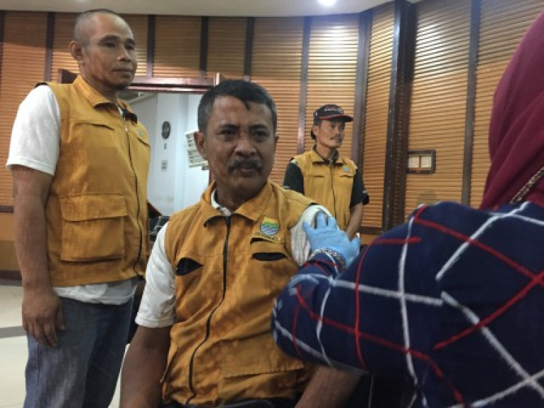 Bio Farma Beri Bantuan Vaksin Flubio Untuk 325 Petugas Kebersihan Kecamatan Sukajadi